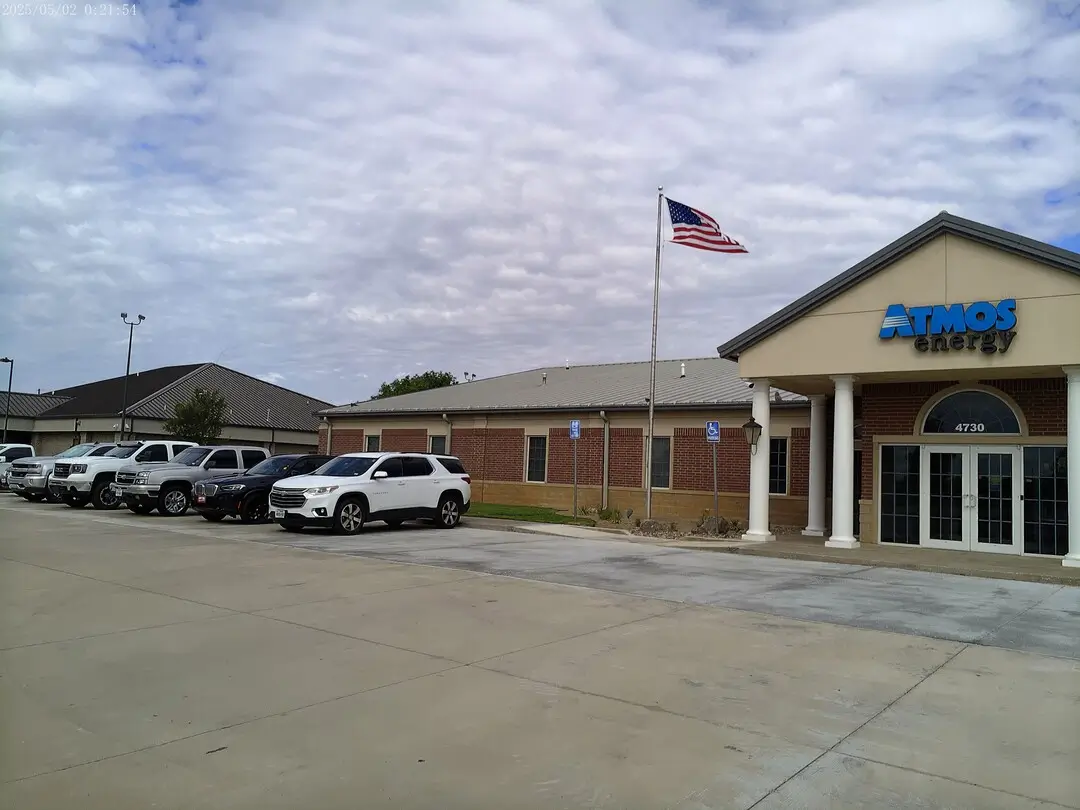Atmos Energy office entrance and parking in Amarillo