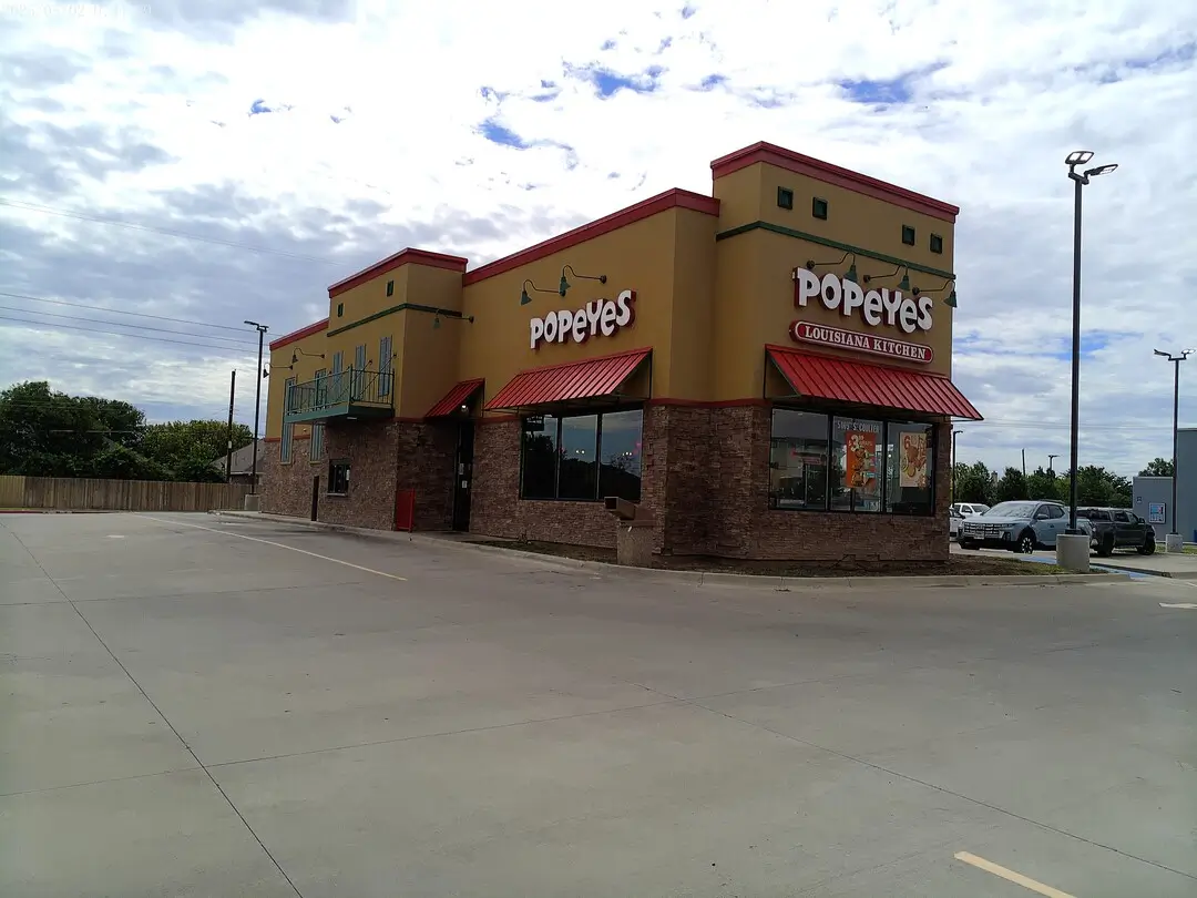Corner view of the Popeyes Louisiana Kitchen building and lot
